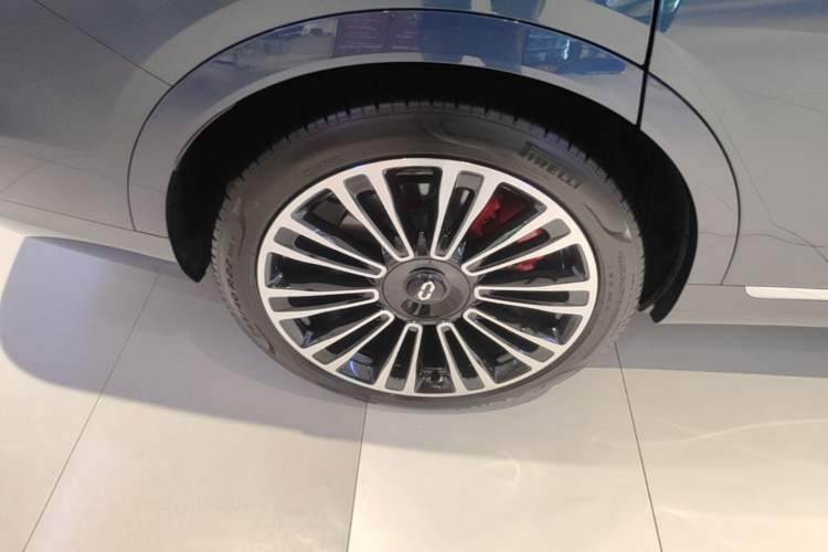 Used Hima AITO M9 2024 Range-Extended Ultra Version 42 kWh 6-Seater Model Right Rear Wheel Hub