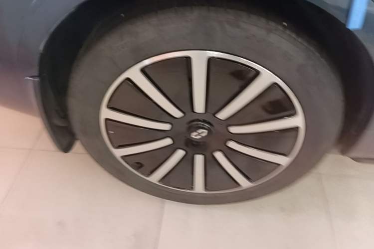 Used Hima AITO M9 2024 Range-Extended Ultra Version 42 kWh 6-Seater Model Right Rear Wheel Hub