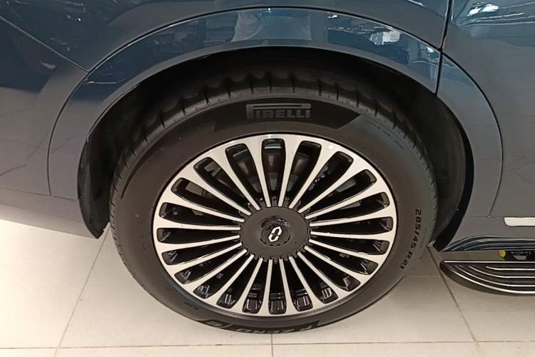 Used Hima AITO M9 2024 Range-Extended Max Edition 42 kWh 6-Seater Version Right Rear Wheel Hub