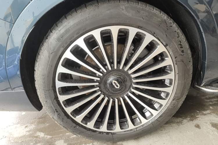 Used Hima AITO M9 2024 Range-Extended Ultra Version 42 kWh 6-Seater Model Right Rear Wheel Hub