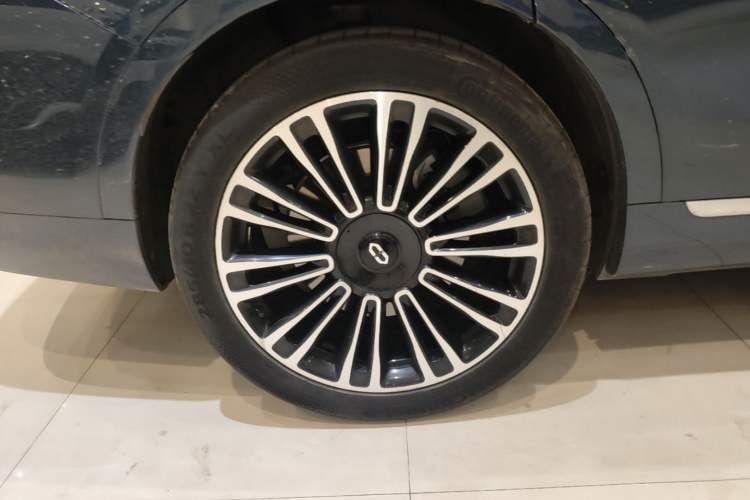 Used Hima AITO M9 2024 Range-Extended Ultra Version 42 kWh 6-Seater Model Right Rear Wheel Hub