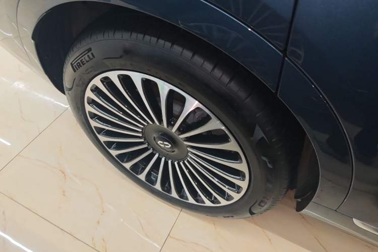 Used Hima AITO M9 2024 Range-Extended Max Edition 52 kWh 6-Seater Version Right Rear Wheel Hub