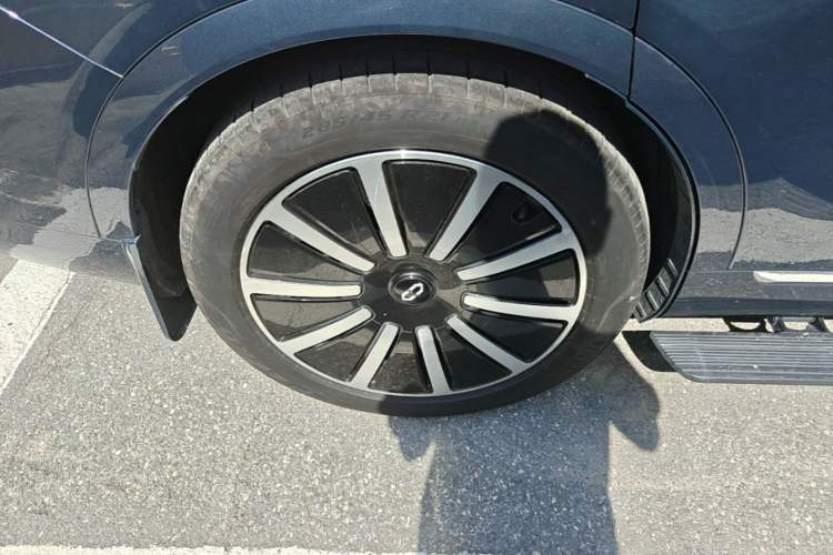Used Hima AITO M9 2024 Range-Extended Ultra Version 42 kWh 6-Seater Model Right Rear Wheel Hub