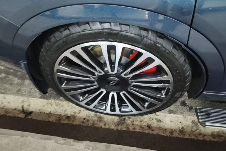 Used Hima AITO M9 2024 Range-Extended Ultra Version 42 kWh 6-Seater Model Right Rear Wheel Hub