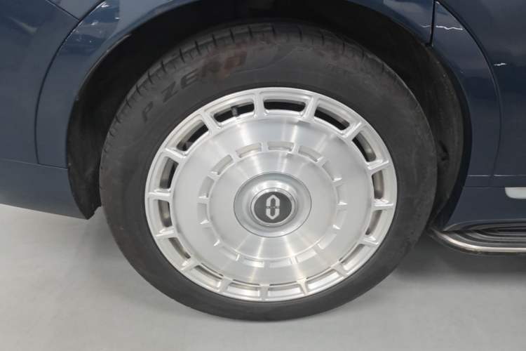 Used Hima AITO M9 2024 Range-Extended Ultra Version 42 kWh 6-Seater Model Right Rear Wheel Hub