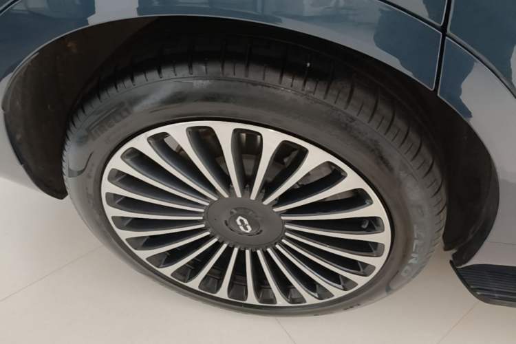 Used Hima AITO M9 2024 Range-Extended Max Edition 52 kWh 5-Seater Version Right Rear Wheel Hub
