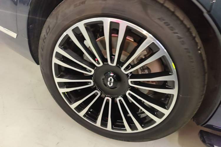 Used Hima AITO M9 2024 Range-Extended Ultra Version 42 kWh 6-Seater Model Right Rear Wheel Hub