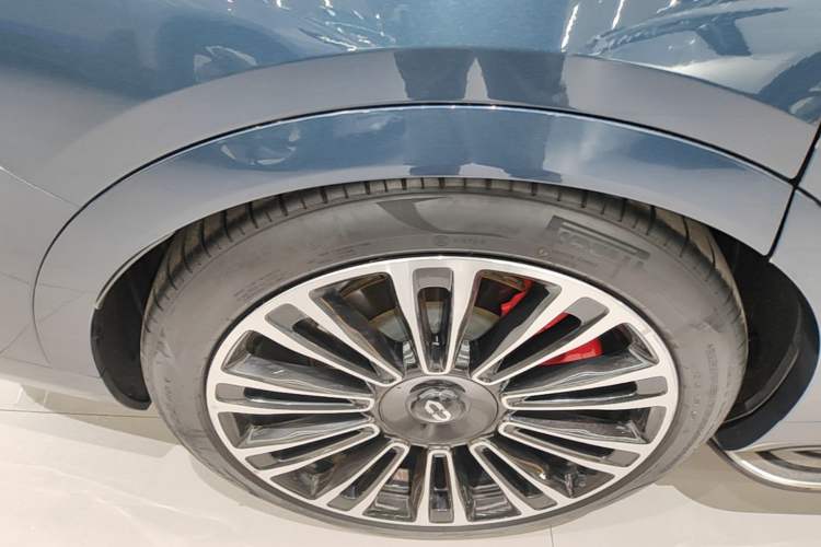 Used Hima AITO M9 2024 Range-Extended Ultra Version 42 kWh 6-Seater Model Right Rear Wheel Hub