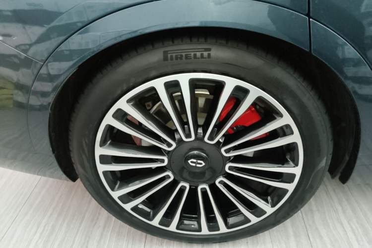 Used Hima AITO M9 2024 Range-Extended Ultra Version 42 kWh 6-Seater Model Right Rear Wheel Hub