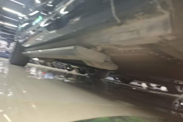 Used Hima AITO M9 2024 All-Electric Ultra Version 100 kWh 6-Seater Model Right Side Sill