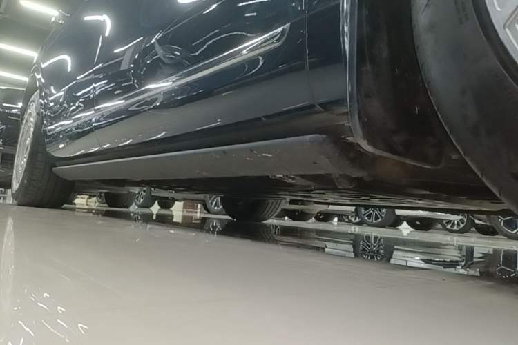 Used Hima AITO M9 2024 Range-Extended Ultra Version 42 kWh 6-Seater Model Right Side Sill