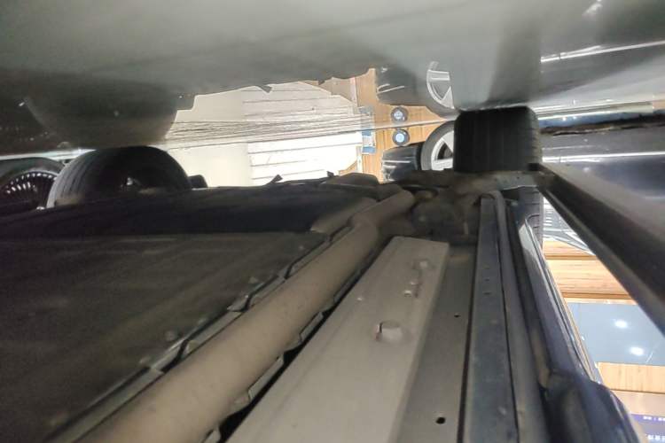Used Hima AITO M9 2024 Range-Extended Ultra Version 42 kWh 6-Seater Model Right Side Sill