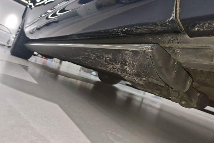 Used Hima AITO M9 2024 Range-Extended Ultra Version 42 kWh 6-Seater Model Right Side Sill