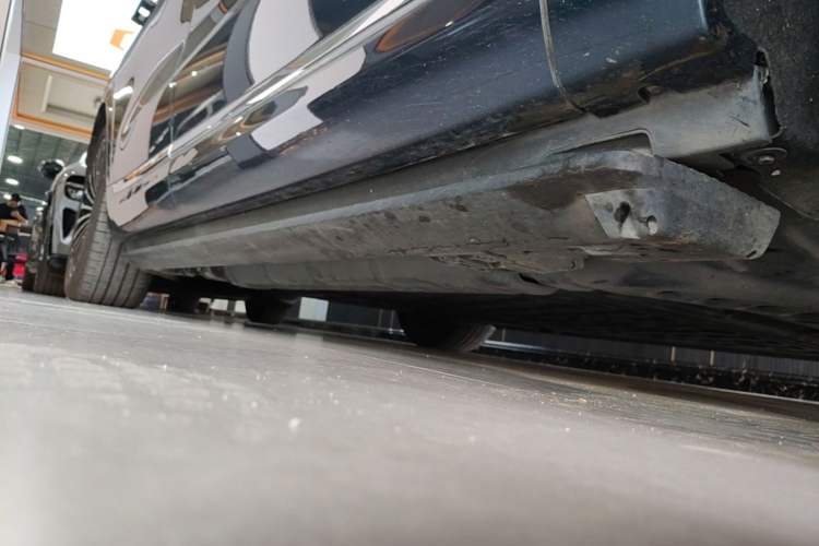 Used Hima AITO M9 2024 Range-Extended Ultra Version 42 kWh 6-Seater Model Right Side Sill