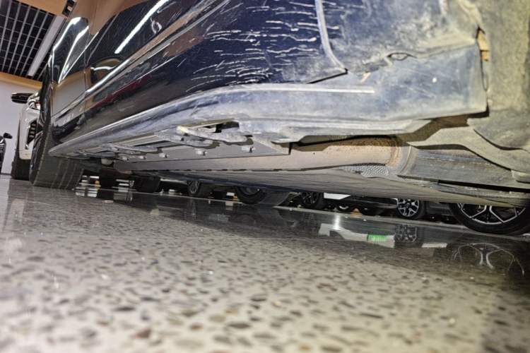 Used Hima AITO M9 2024 Range-Extended Ultra Version 42 kWh 6-Seater Model Right Side Sill