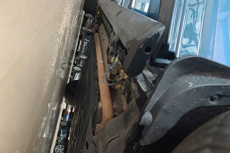 Used Hima AITO M9 2024 Range-Extended Ultra Version 42 kWh 6-Seater Model Right Side Sill