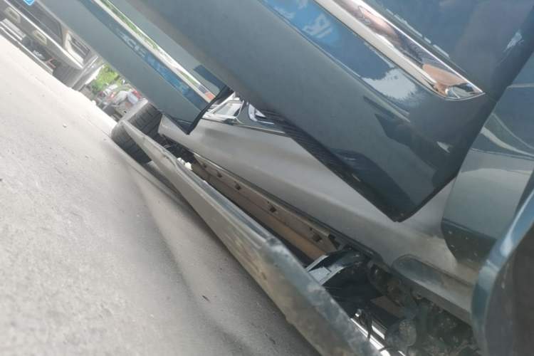 Used Hima AITO M9 2024 Range-Extended Ultra Version 42 kWh 6-Seater Model Right Side Sill