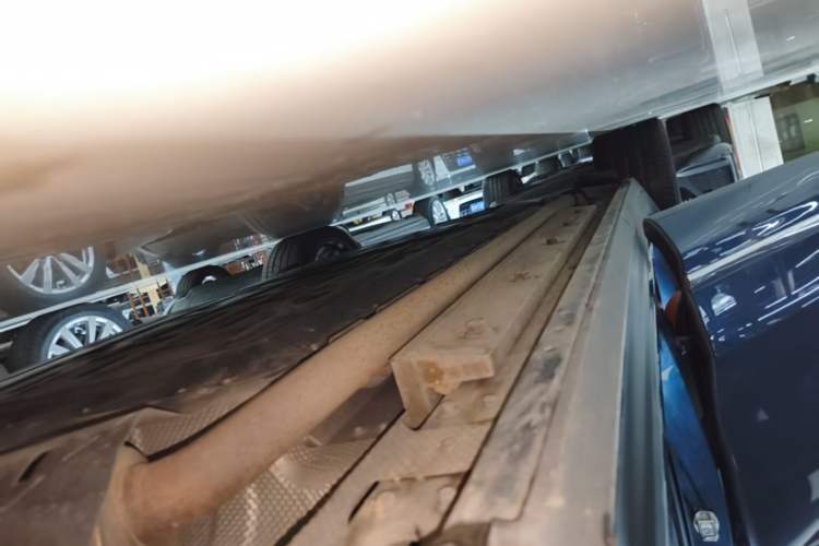 Used Hima AITO M9 2024 Range-Extended Ultra Version 42 kWh 6-Seater Model Right Side Sill