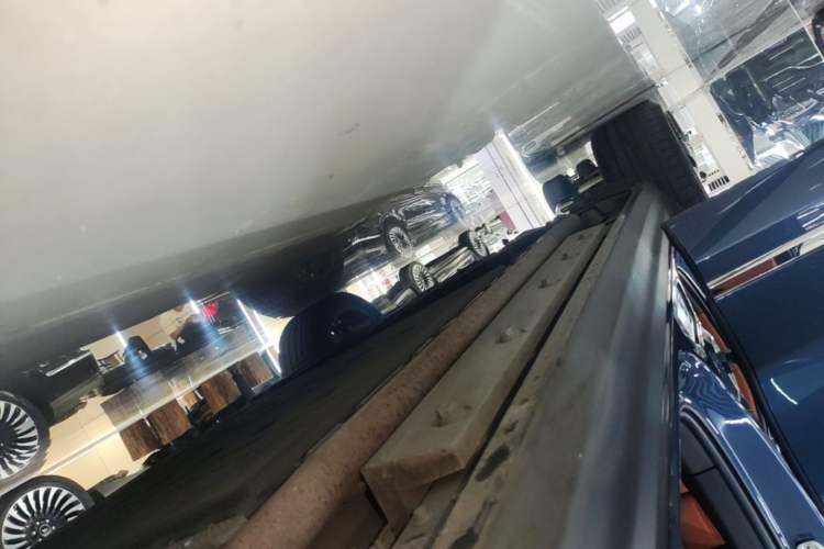 Used Hima AITO M9 2024 Range-Extended Max Edition 42 kWh 6-Seater Version Right Side Sill
