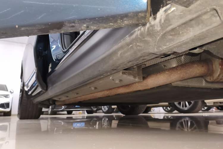 Used Hima AITO M9 2024 Range-Extended Ultra Version 42 kWh 6-Seater Model Right Side Sill