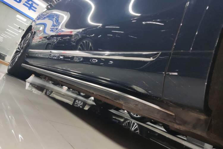 Used Hima AITO M9 2024 Range-Extended Ultra Version 42 kWh 6-Seater Model Right Side Sill
