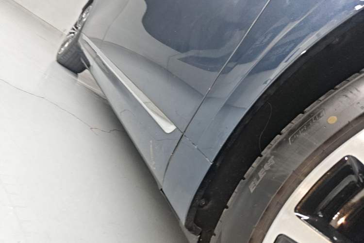 Used Hima AITO M9 2024 Range-Extended Ultra Version 42 kWh 6-Seater Model Right Side Sill