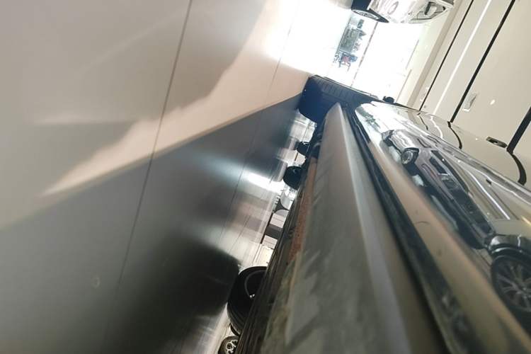 Used Hima AITO M9 2024 Range-Extended Ultra Version 52 kWh 6-Seater Model Right Side Sill