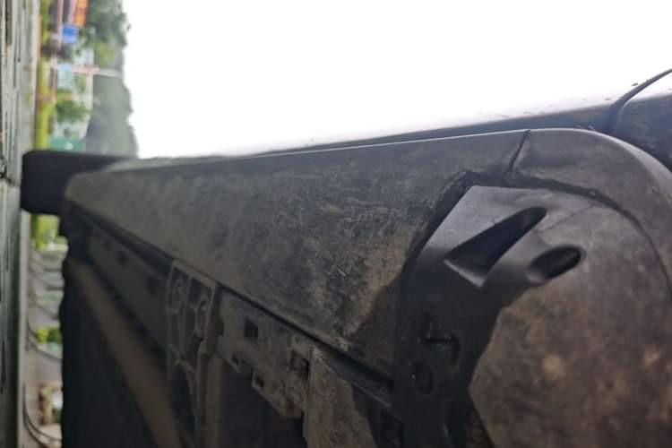 Used Hima AITO M9 2024 Range-Extended Ultra Version 52 kWh 5-Seater Model Right Side Sill