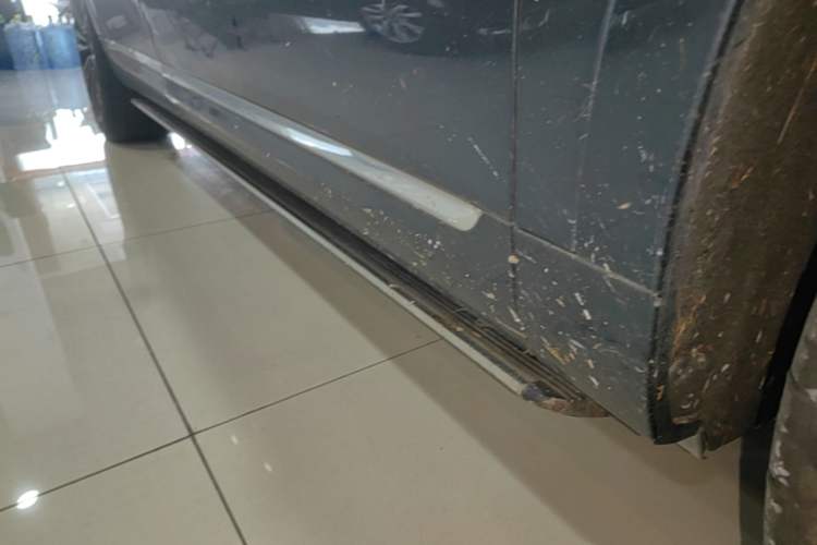 Used Hima AITO M9 2024 Range-Extended Ultra Version 42 kWh 6-Seater Model Right Side Sill