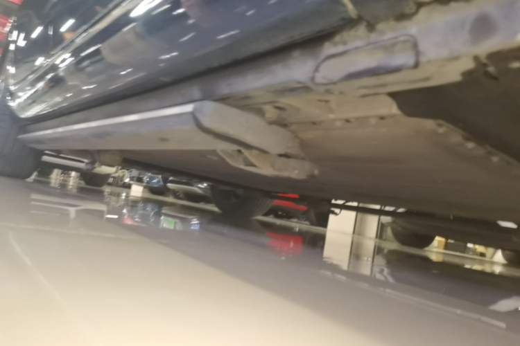 Used Hima AITO M9 2024 All-Electric Ultra Version 100 kWh 6-Seater Model Right Side Sill