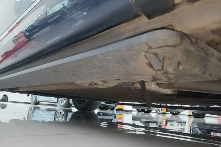 Used Hima AITO M9 2024 Range-Extended Ultra Version 52 kWh 5-Seater Model Right Side Sill