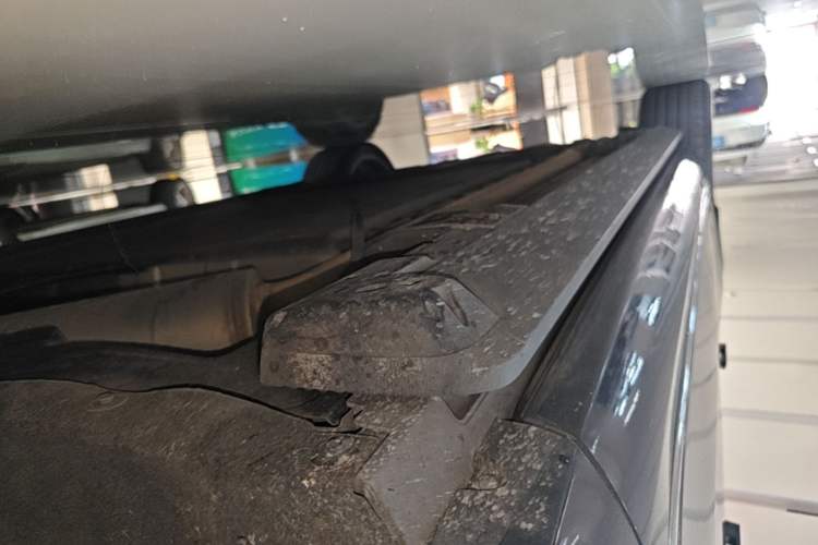 Used Hima AITO M9 2024 Range-Extended Ultra Version 42 kWh 6-Seater Model Right Side Sill