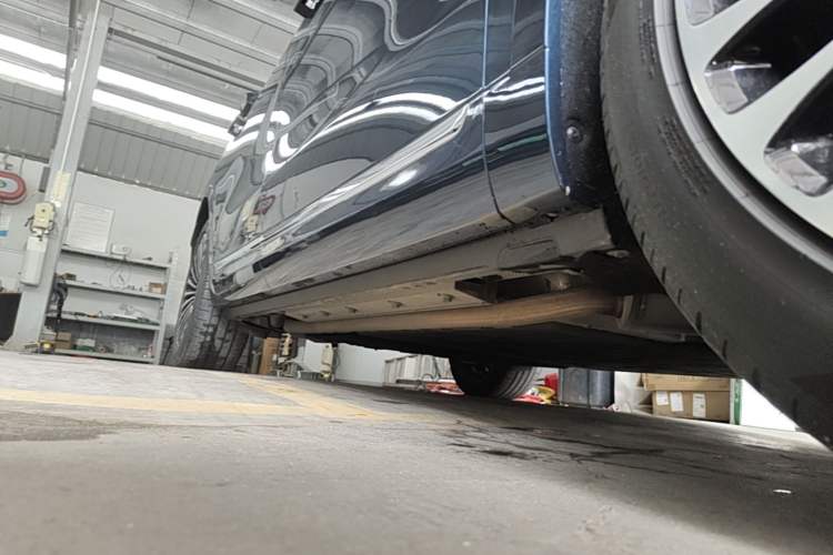 Used Hima AITO M9 2024 Range-Extended Ultra Version 42 kWh 6-Seater Model Right Side Sill