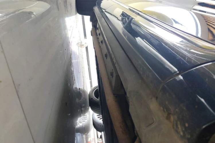 Used Hima AITO M9 2024 Range-Extended Ultra Version 42 kWh 6-Seater Model Right Side Sill
