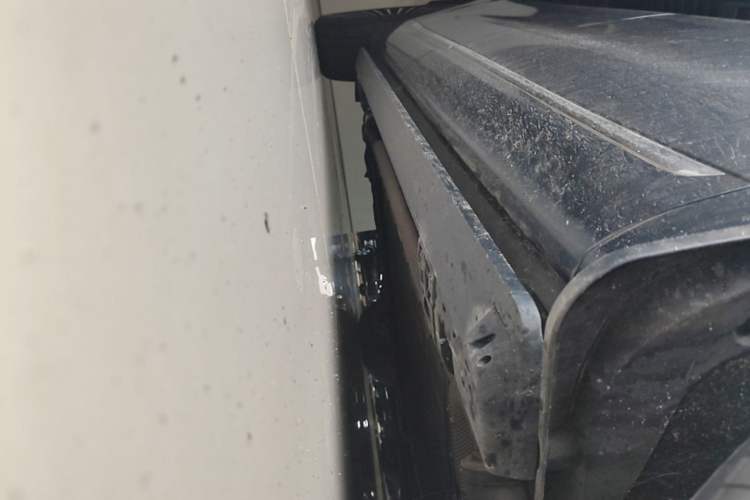 Used Hima AITO M9 2024 Range-Extended Ultra Version 52 kWh 6-Seater Model Right Side Sill