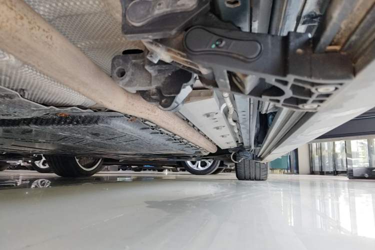 Used Hima AITO M9 2024 Range-Extended Ultra Version 42 kWh 6-Seater Model Right Side Sill