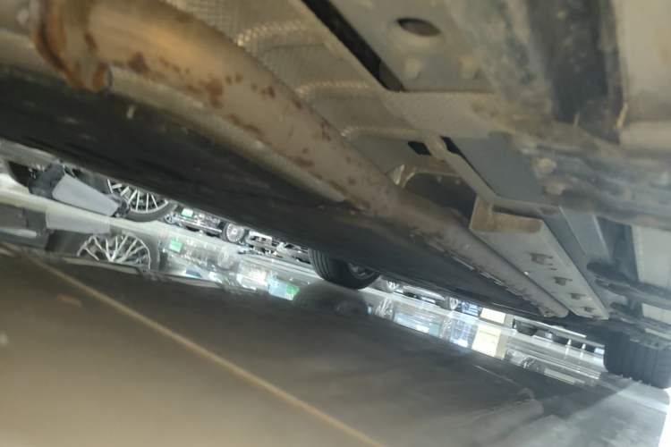 Used Hima AITO M9 2024 Range-Extended Ultra Version 42 kWh 6-Seater Model Right Side Sill