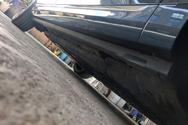 Used Hima AITO M9 2024 Range-Extended Ultra Version 42 kWh 6-Seater Model Right Side Sill
