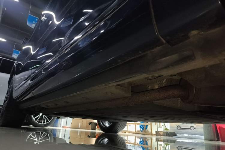 Used Hima AITO M9 2024 Range-Extended Ultra Version 42 kWh 6-Seater Model Right Side Sill