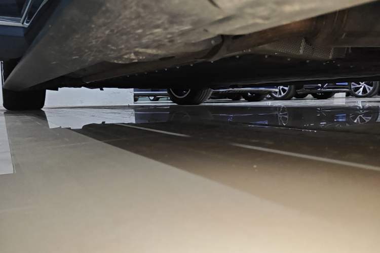 Used Hima AITO M9 2024 Range-Extended Ultra Version 52 kWh 6-Seater Model Right Side Sill