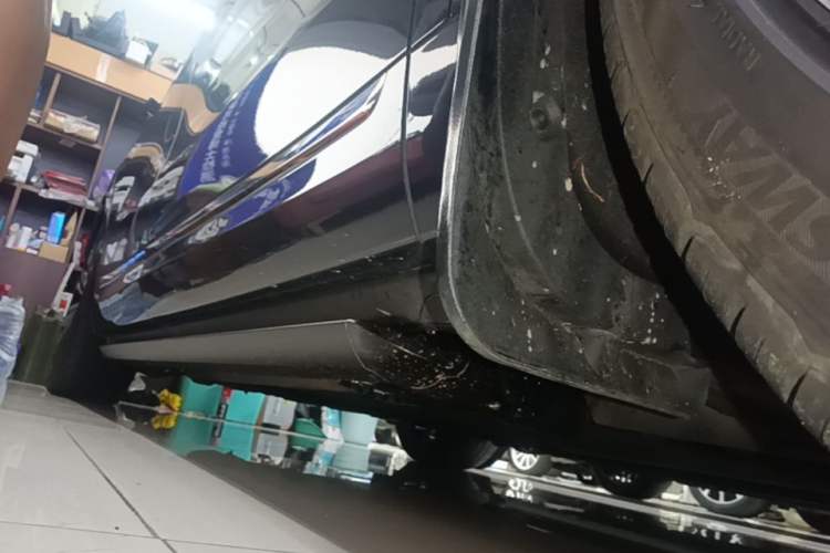 Used Hima AITO M9 2024 Range-Extended Ultra Version 42 kWh 6-Seater Model Right Side Sill