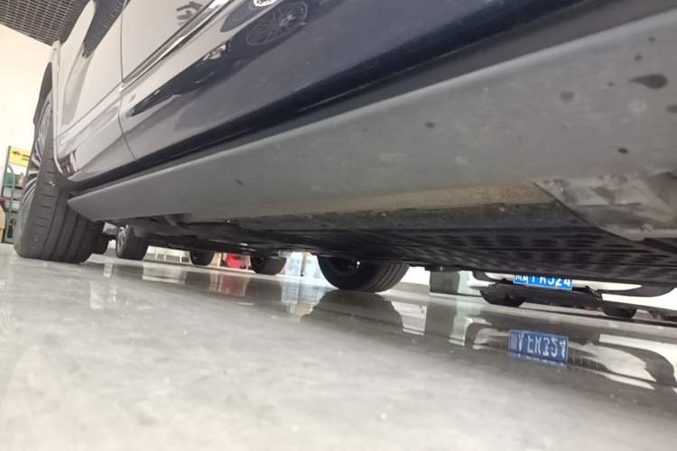 Used Hima AITO M9 2024 Range-Extended Max Edition 52 kWh 6-Seater Version Right Side Sill