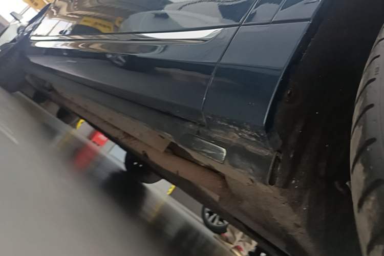 Used Hima AITO M9 2024 Range-Extended Max Edition 42 kWh 6-Seater Version Right Side Sill
