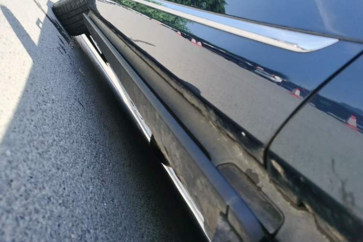 Used Hima AITO M9 2024 Range-Extended Ultra Version 52 kWh 5-Seater Model Right Side Sill