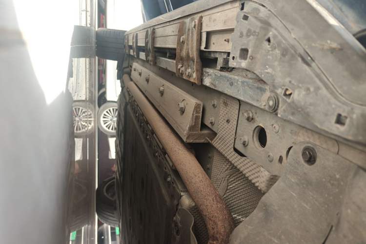 Used Hima AITO M9 2024 Range-Extended Ultra Version 42 kWh 6-Seater Model Right Side Sill