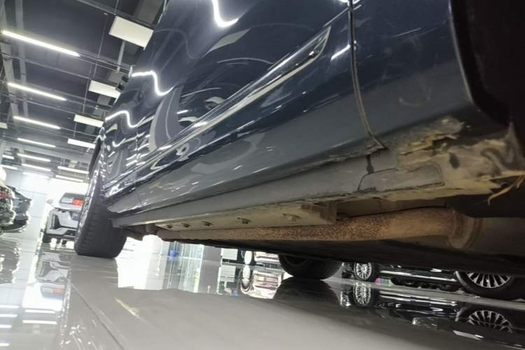 Used Hima AITO M9 2024 Range-Extended Ultra Version 42 kWh 6-Seater Model Right Side Sill