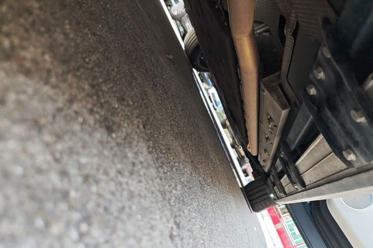 Used Hima AITO M9 2024 Range-Extended Ultra Version 42 kWh 6-Seater Model Right Side Sill