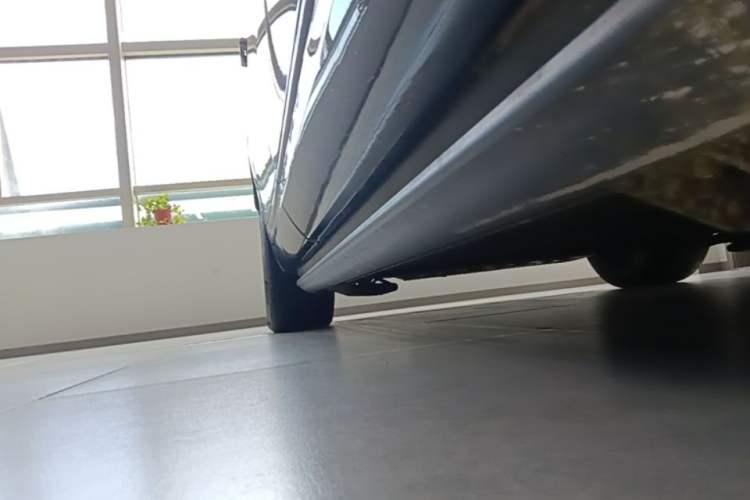 Used Hima AITO M9 2024 All-Electric Ultra Version 100 kWh 6-Seater Model Right Side Sill