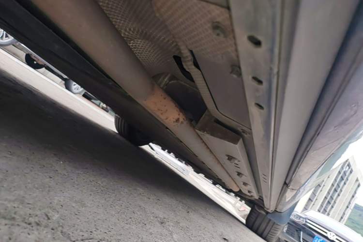 Used Hima AITO M9 2024 Range-Extended Max Edition 42 kWh 6-Seater Version Right Side Sill