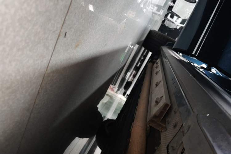 Used Hima AITO M9 2024 Range-Extended Ultra Version 42 kWh 6-Seater Model Right Side Sill